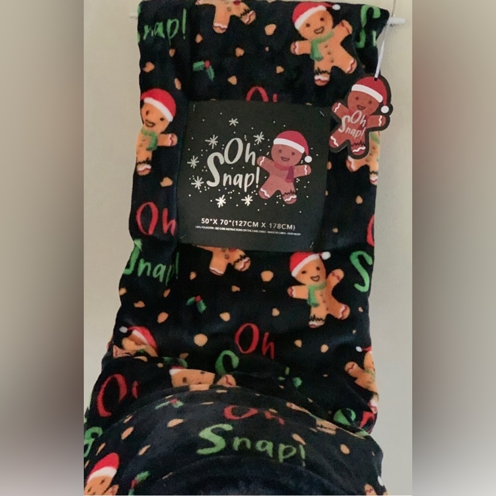 Cute 🥰 Super Soft Gingerbread man blanket 50” x 70” by Oh Snap! 100% polyester